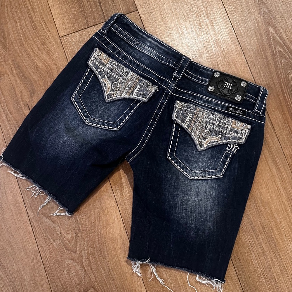 Miss Me Signature Boot Cut Off Denim Shorts Dark Wash Rhinestone Lace Size 29